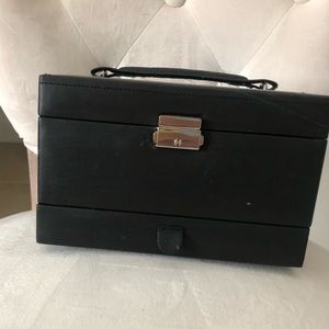 ✨Dior jewelry and makeup box black leather✨